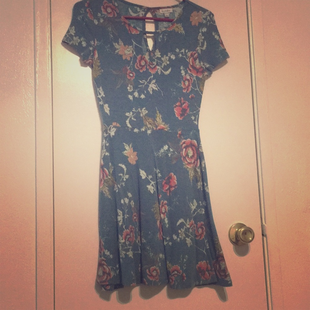 Mini floral keyhole dress
